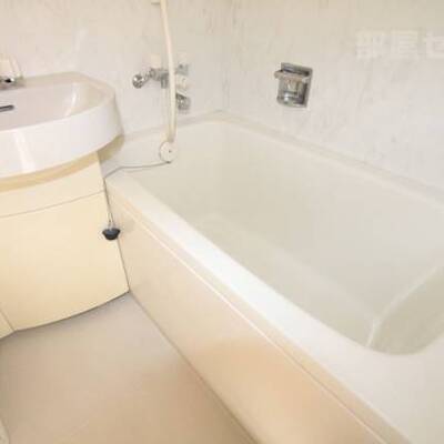 
						お風呂も広々です。