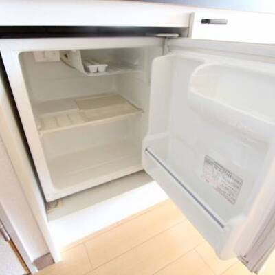 
						ミニ冷蔵庫も付いてます。