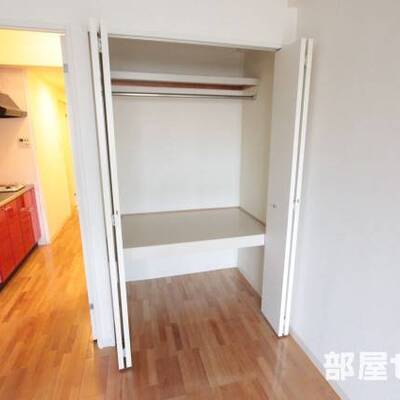 
						大きな荷物も入ります。