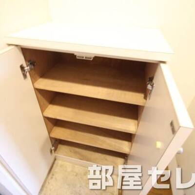 
						下駄箱あります。