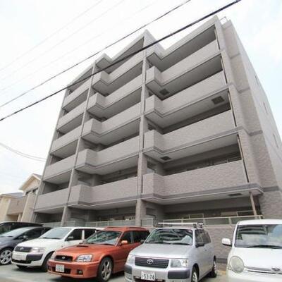 
						どっしりとしたマンションです。