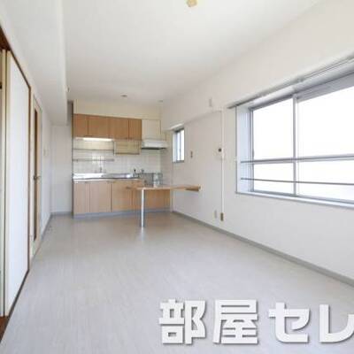 
						広々としたリビング。