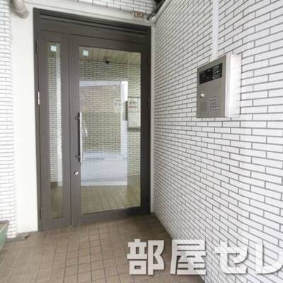 
						オートロック完備。