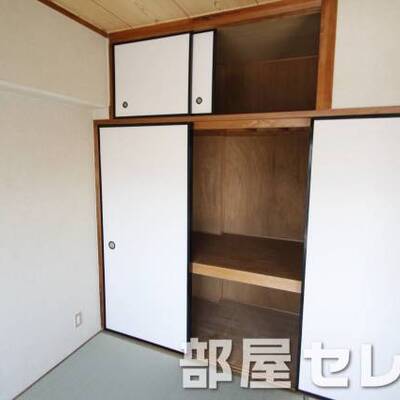 
						和室にも収納あります。