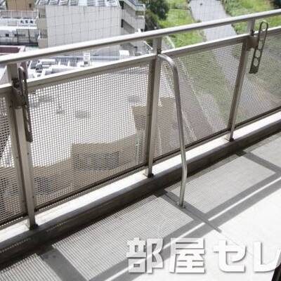 
						風通しの良いベランダです。