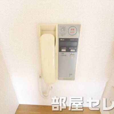 
						インターホンです。