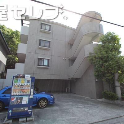 
						タイル貼りのしっかりした外観。