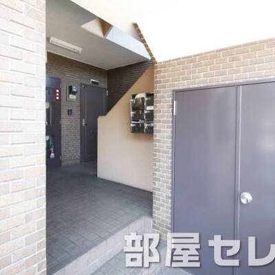 
						エトンランス。