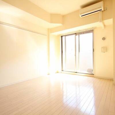 
						7.4帖の洋間です