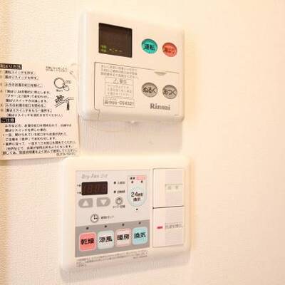 
						浴室乾燥機も付いてます