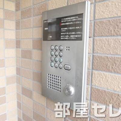 
						オートロック完備。