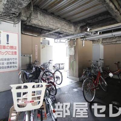 
						自転車置場。他号室の写真です。