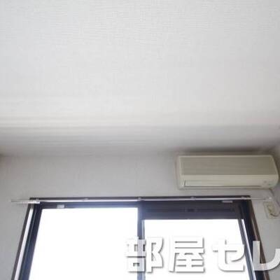 
						室内物干し。他号室の写真です。