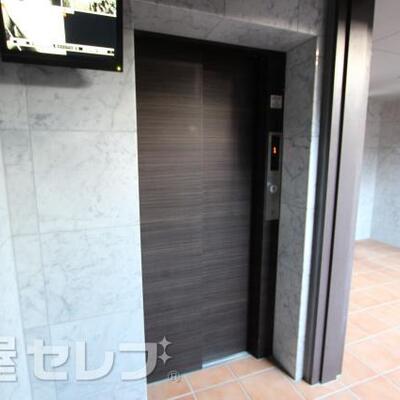 
						エレベーター有。