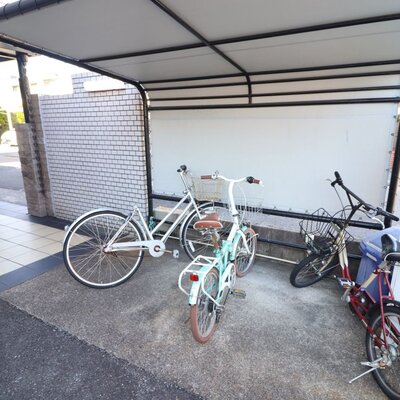 
						エントランス。