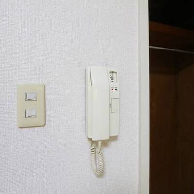 
						インターホンで来客時に確認ができます。（イメージ写真）