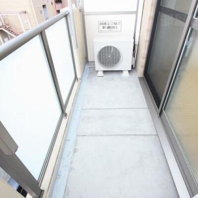 
						風通しの良いベランダです。