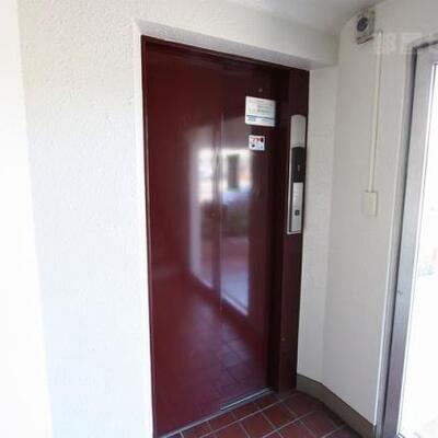 
						エレベータもあります。