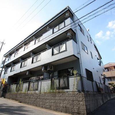 
						タイル張りの外観です。