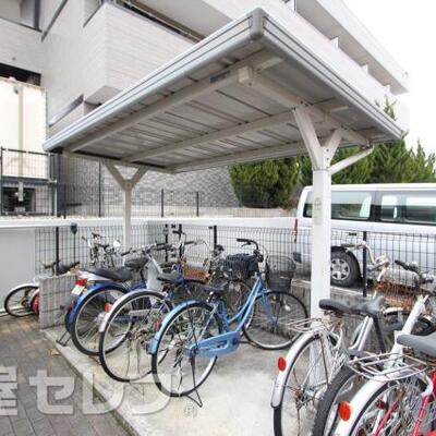 
						屋根付きの駐輪場です。