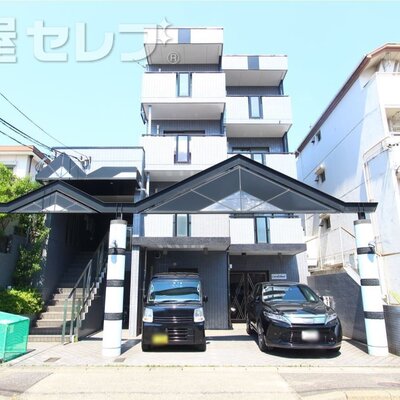 
						タイル張りの立派な外観です。