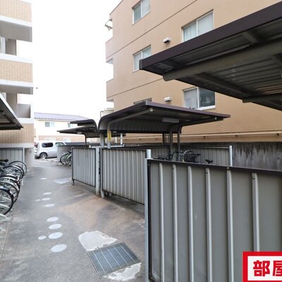 
						バイク置き場