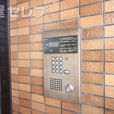 
						オートロック付きです。