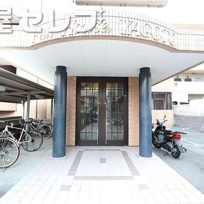 
						お洒落なエントランスです。