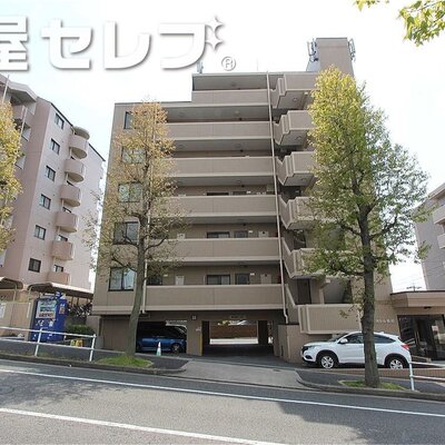 
						重厚感あるタイル貼りの外観です。