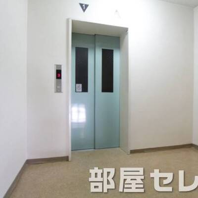 
						エレベーターあります。