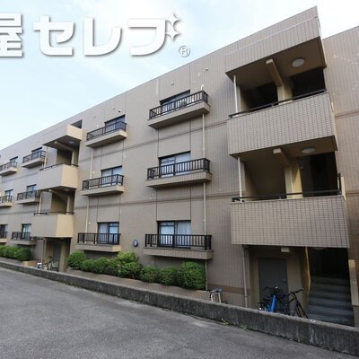 
						タイル貼りの外観