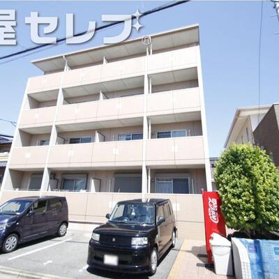
						4階建てのマンション。