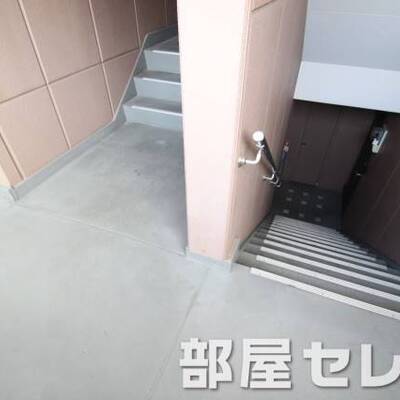 
						キレイに掃除された階段です。