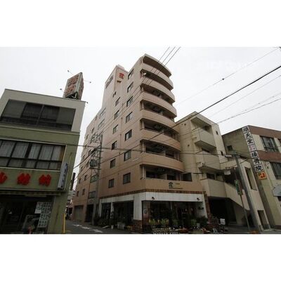 
						タイル貼りの外観です。