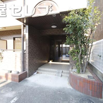 
						エントランス付近。