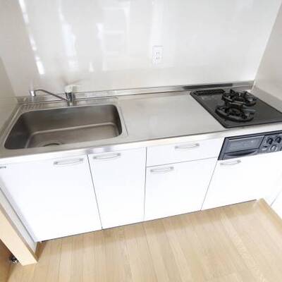 
						3口コンロでお料理はかどります。