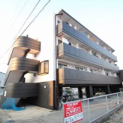 
						スタイリッシュに生まれ変わった外観です。
