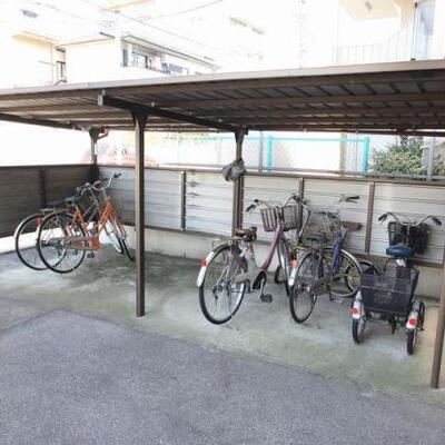 
						屋根付きの駐輪場です。