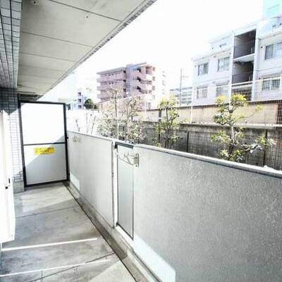 
						※ベランダは103号室の写真です