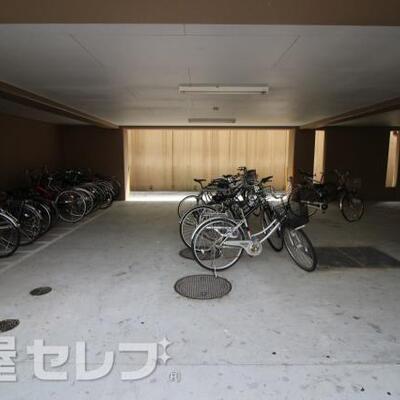 
						屋根付きの駐輪場です。