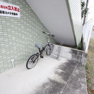 
						駐輪場あります。