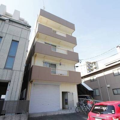 
						外壁塗装がしてあり綺麗になっています。