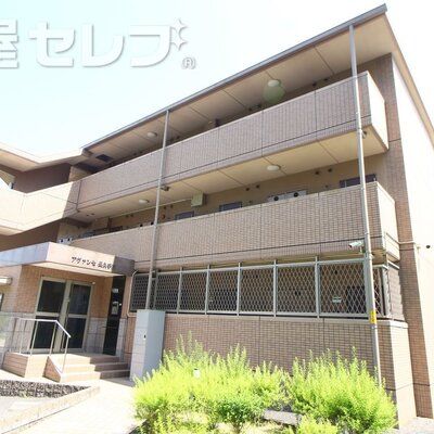 
						タイル貼りの立派な外観です。