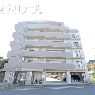 
						どっしり構えた外観です。