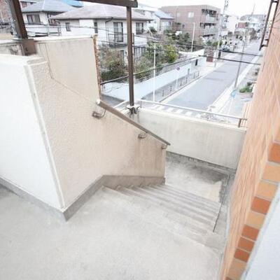 
						階段です。