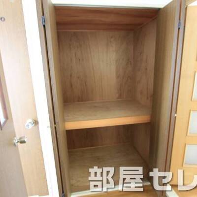 
						豊富な収納スペースです。