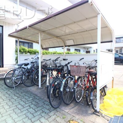 
						駐輪場です。