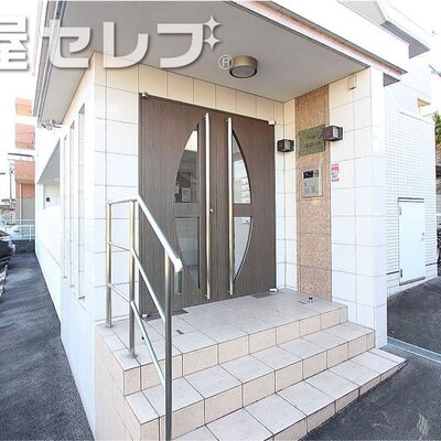
						駐輪場も広く使用できます。
