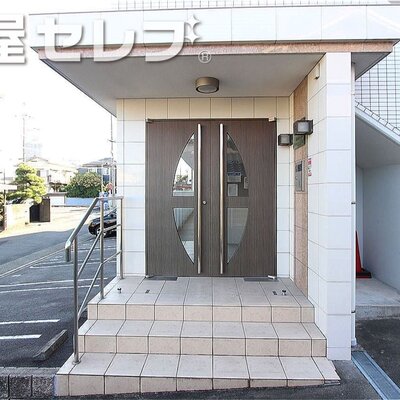 
						敷地内ゴミ捨て場。