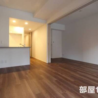 
						広く使えるお部屋です